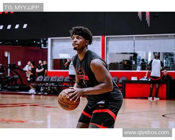 火箭队新赛季的又一难题！伊森忽然受伤，谁能代替他的方位？